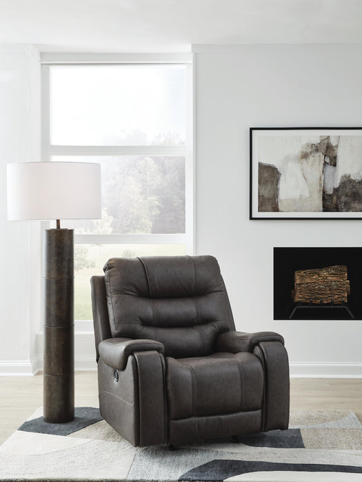 Femley Recliner - CasaBella Furniture (San Antonio, TX)