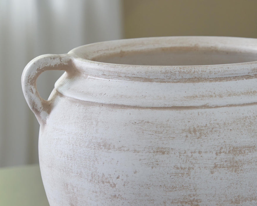 Meadie Vase - CasaBella Furniture (San Antonio, TX)