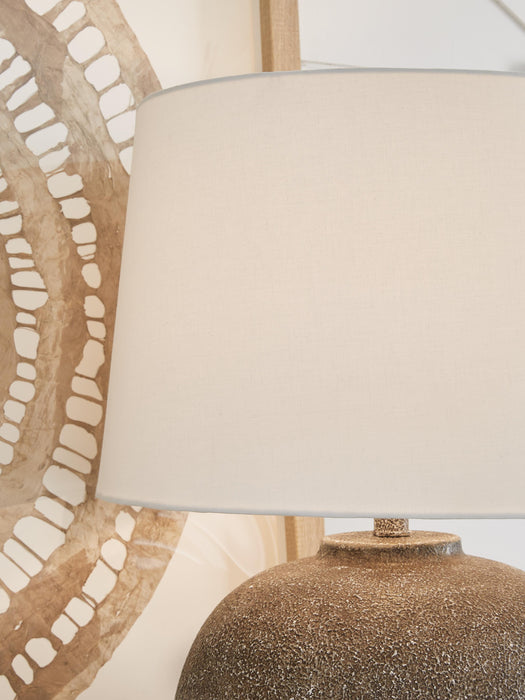 Neavesboro Lamp Set - CasaBella Furniture (San Antonio, TX)