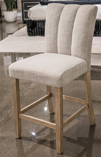 Larawyn Counter Height Barstool - CasaBella Furniture (San Antonio, TX)